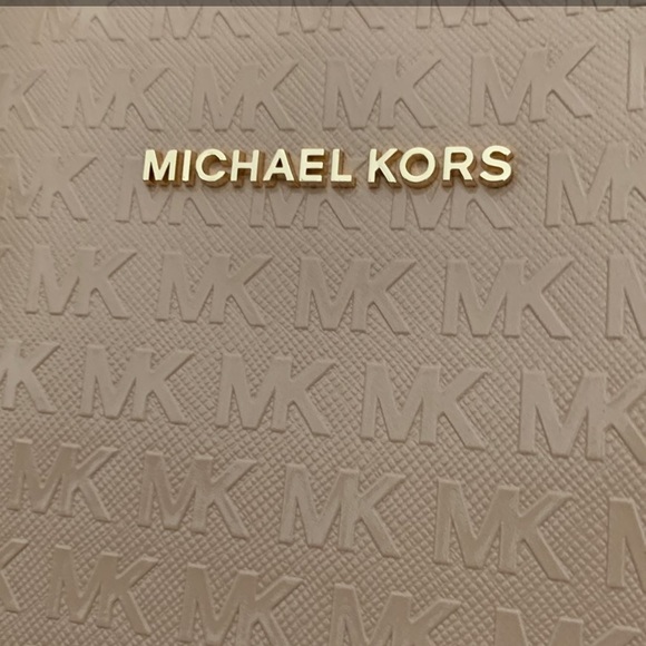Michael Kors Purse💜 - Picture 2 of 8